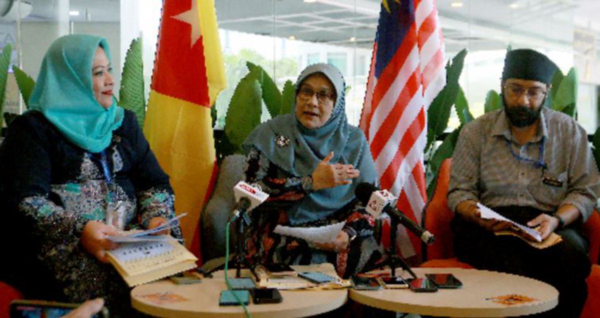 DR Siti Mariah pada sidang media mengenai pelaksanaan Operasi Bersepadu Denggi Negeri Selangor (OBDS) 2023 di Bangunan SUK Shah Alam. FOTO Faiz Anuar.