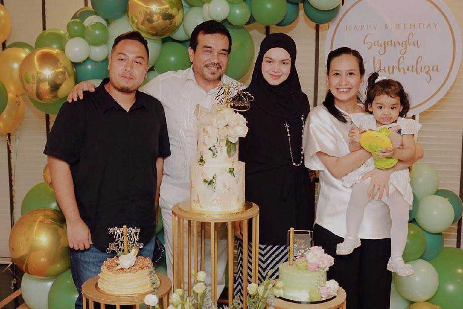 MARSHA (kanan) pada majlis sambutan ulang tahun ke-41 penyanyi, Siti Nurhaliza. FOTO Ihsan IG Marsha