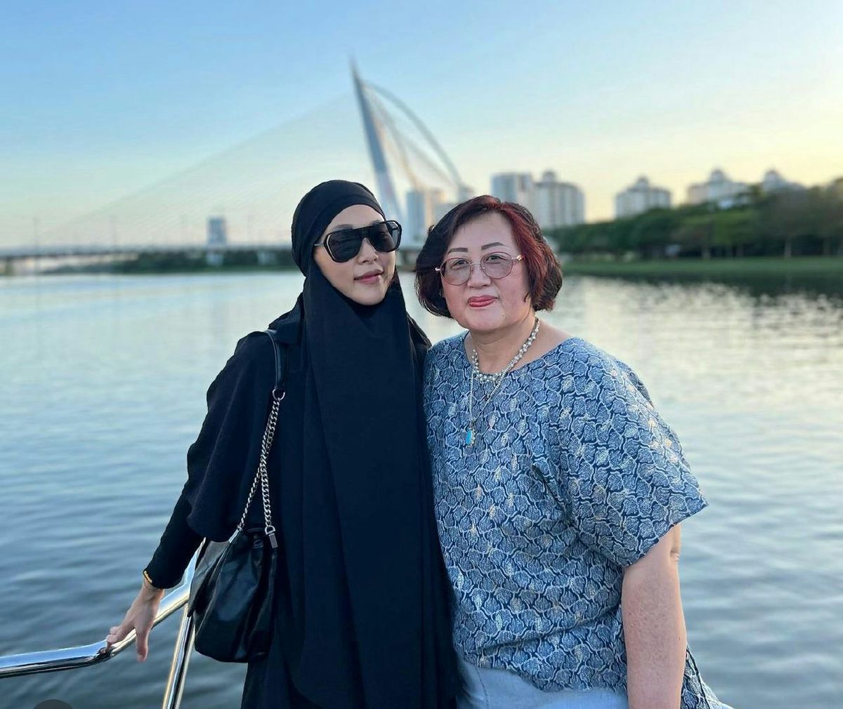 Maryam Younaarae bersama ibunya