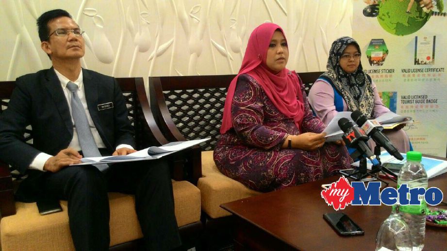Mas Ermieyati (tengah) pada sidang media mengenai perkhidmatan kawal selia umrah di Putrajaya, hari ini. FOTO Nursyahirah Marzuki
