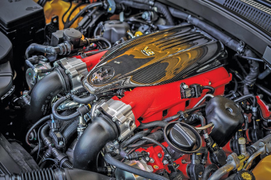 ENJIN 3.8 liter Dwi-Turbo V8.