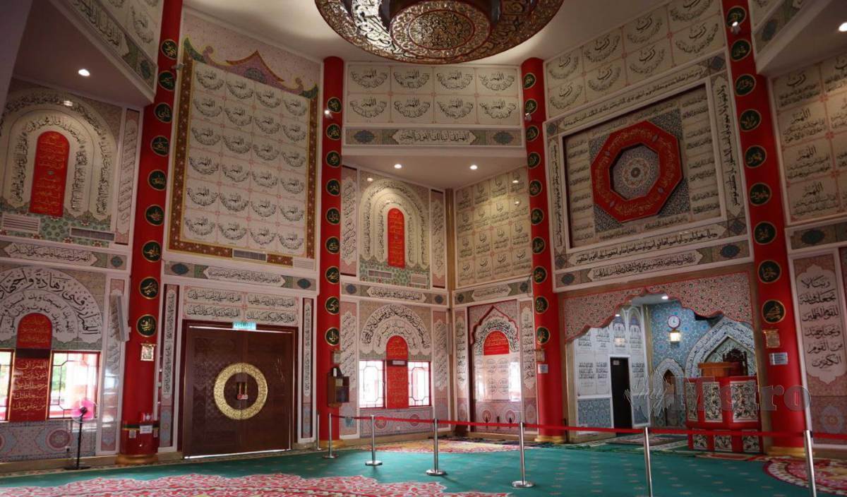 REKA bentuk di Masjid Al-Khairiah menggunakan pola yang menggabungkan unsur ketimuran dari China dan identiti Perak dalam satu bentuk hiasan. FOTO Muhamad Lokman Khairi 