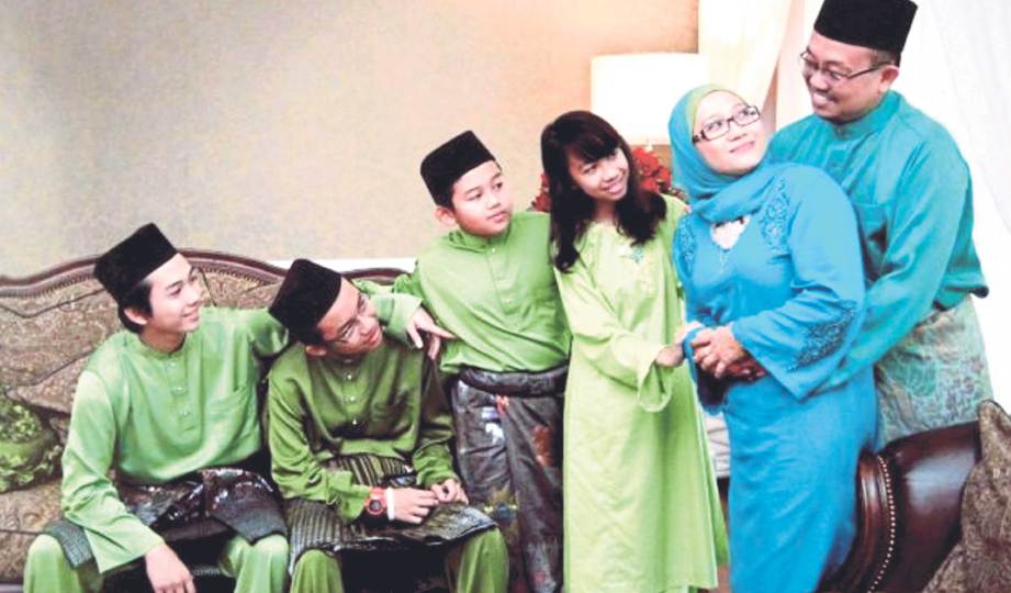 KELUARGA Allahyarham Tambi Jiee yang terbabit dalam nahas MH17.