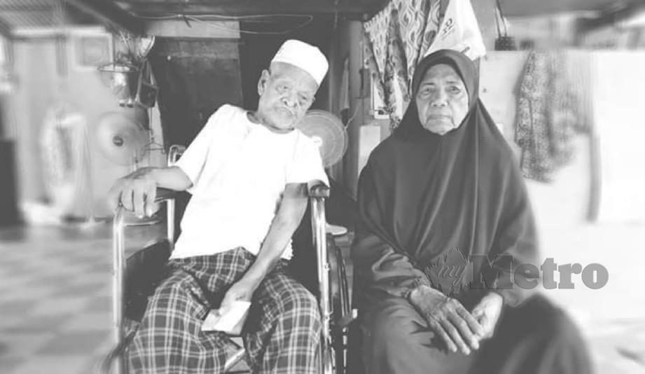 ASMA (kanan) meninggal dunia hari ini iaitu seminggu selepas Bakar meninggal dunia. FOTO ZULIATY ZULKIFFLI.
