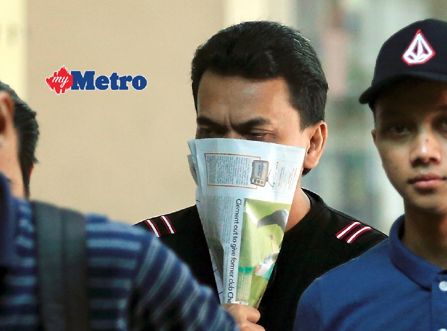 Ahmad Amiruddin Mohamed ketika dihadapkan ke Mahkamah Majistret Ampang 24 Februari lalu, atas tujuh pertuduhan menyalahgunakan wang berjumlah RM830,000 untuk aktiviti pelaburan pajakan hotel dan perdagangan kelapa sawit.  - Foto Fail (ZULFADHLI ZULKIFLI).
