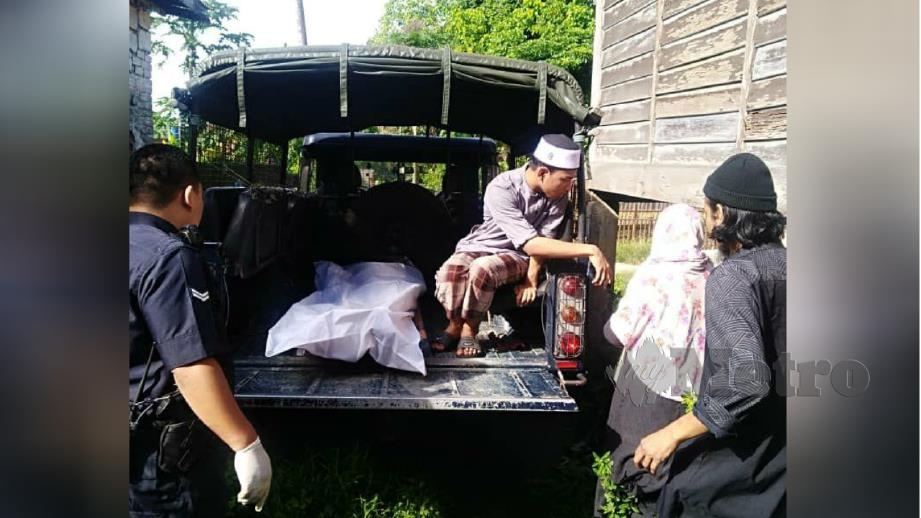 MAYAT mangsa dibawa polis ke Hospital Tumpat untuk bedah siasat. FOTO Ihsan Polis.