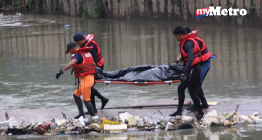 Mayat lelaki ditemui di di perangkap sampah Sungai Batu. - Foto Nabihah Kamal 