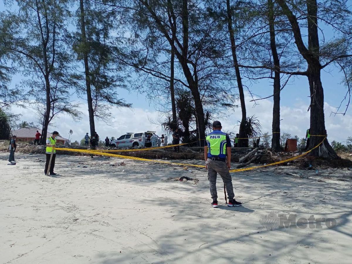 SATU mayat lelaki yang tinggal rangka ditemui terdampar di pesisir pantai di Kuala Kandis, Bachok. FOTO Nor Amalina Alias
