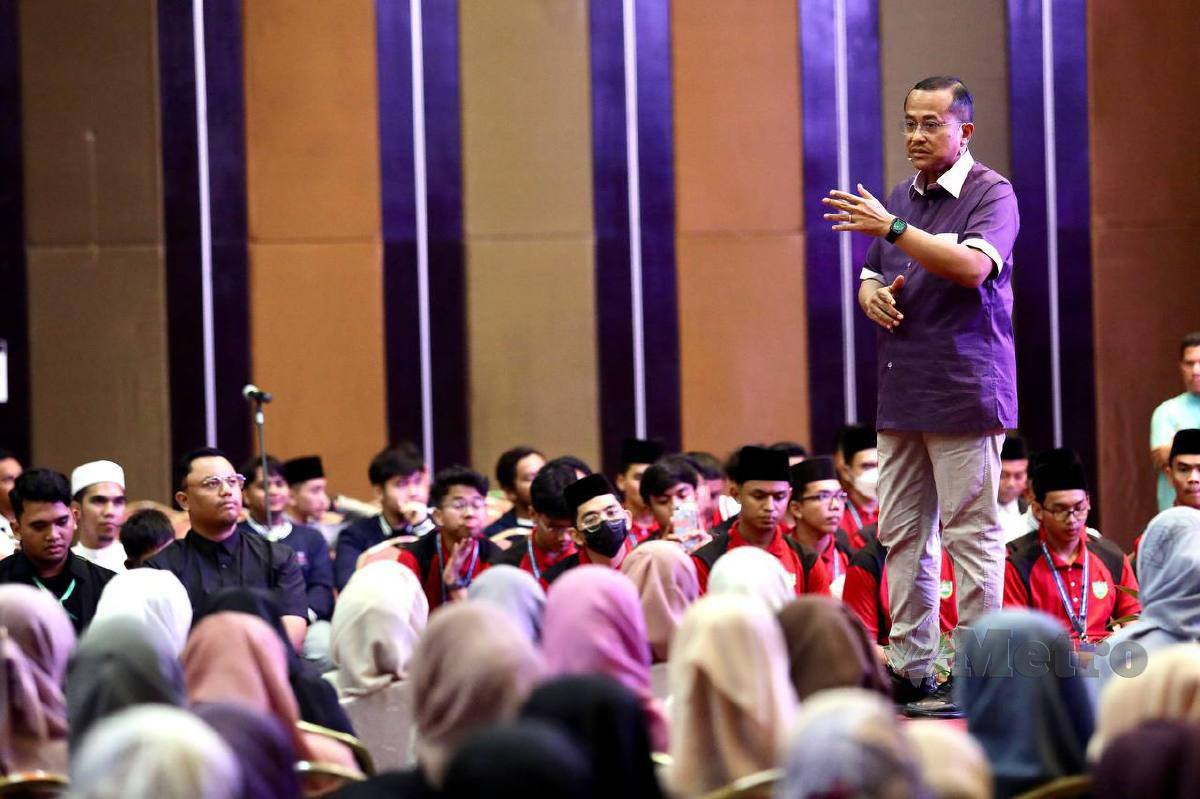 AHMAD Samsuri semasa hadir pada program sesi Slot Town Hall Mahasiswa Terengganu 2022 di Taman Tamadun Islam. FOTO Ghazali Kori