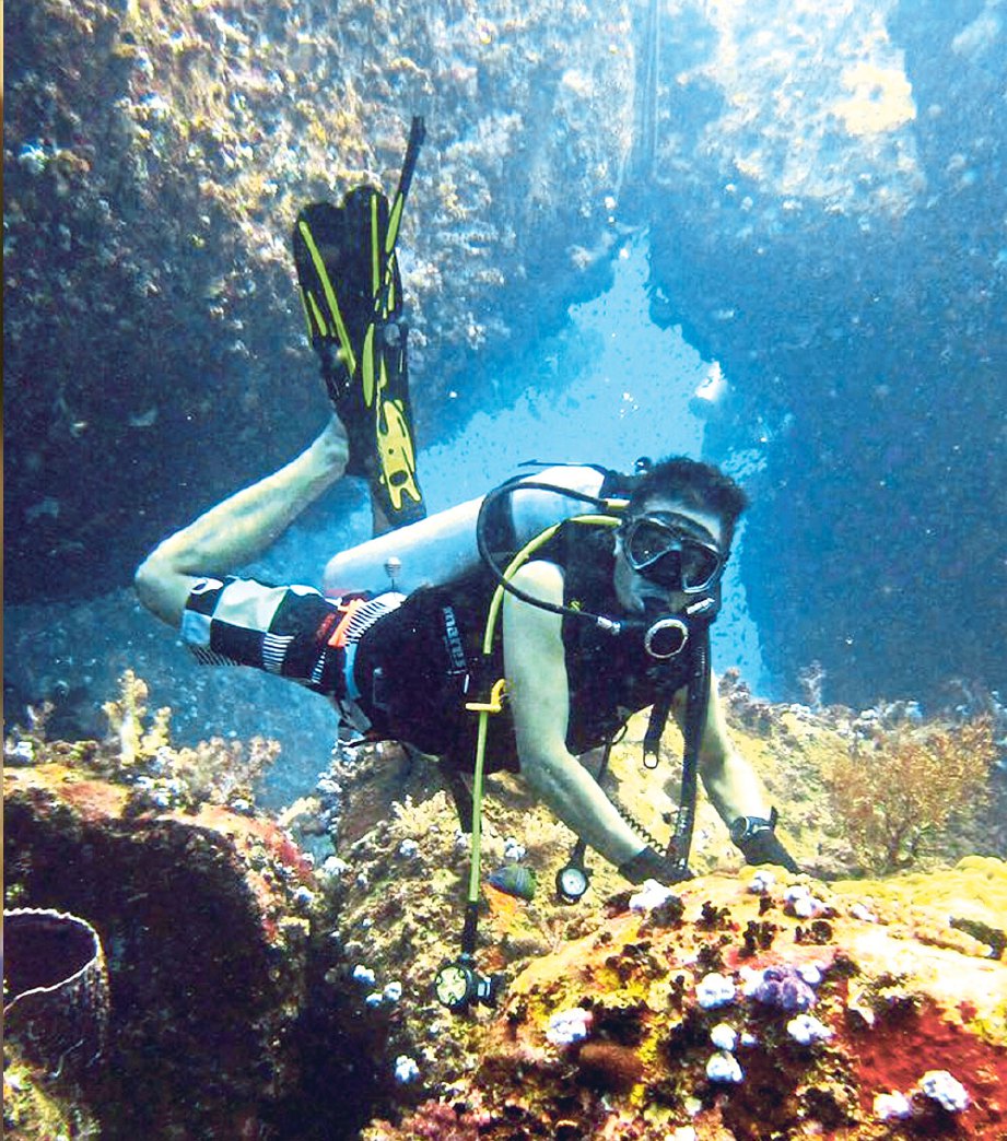 KEPELBAGAIAN hidupan marin menjadi tarikan untuk meneroka khazanah dasar laut.