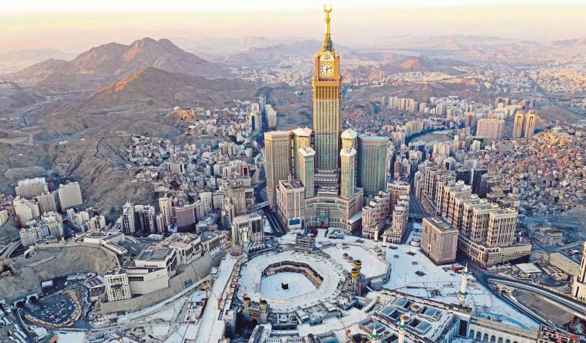 PENGALAMAN berharga diraih apabila dapat menyaksikan jemaah haji dari seluruh dunia berhimpun di Makkah. FOTO AFP
