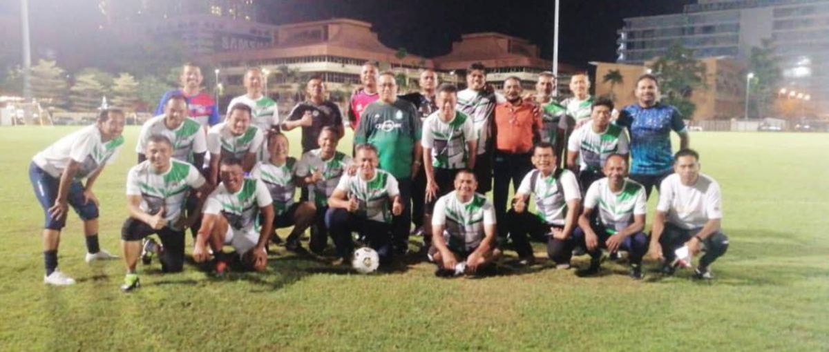 ANTARA bekas pemain Melaka yang menyertai perlawanan amal   di Stadium Hang Tuah.