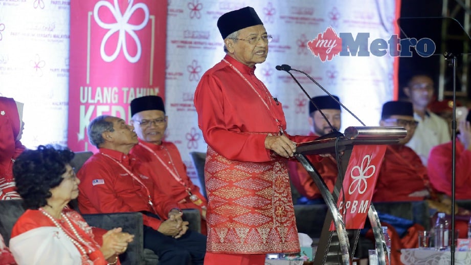 DR Mahathir ketika berucap pada Majlis Ulangtahun ke-2 PPBM di Stadium Malawati, Shah Alam, malam ini. FOTO Luqman Hakim Zubir