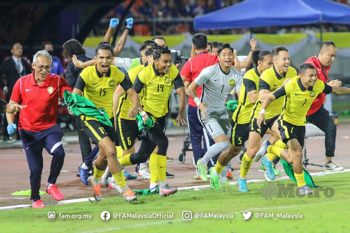 PEMAIN Harimau Malaya bersorak selepas menewaskan Thailand pada aksi Piala Raja Thai ke-48. FOTO FB FAM