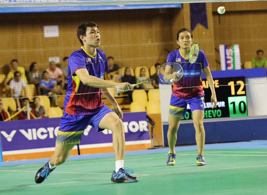 Cabaran Malaysia di Kejohanan Badminton Dunia di Glasgow, Scotland, berakhir dengan kekalahan beregu campuran, Tan Kian Meng - Lai Pei Jing (kanan), hari ini. - Foto Fail