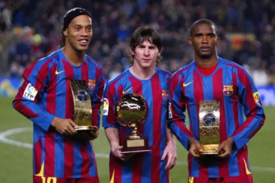 MESSI (tengah) bersama Ronaldinho (kiri) dan Samuel Eto’o pada 2005. FOTO Agensi