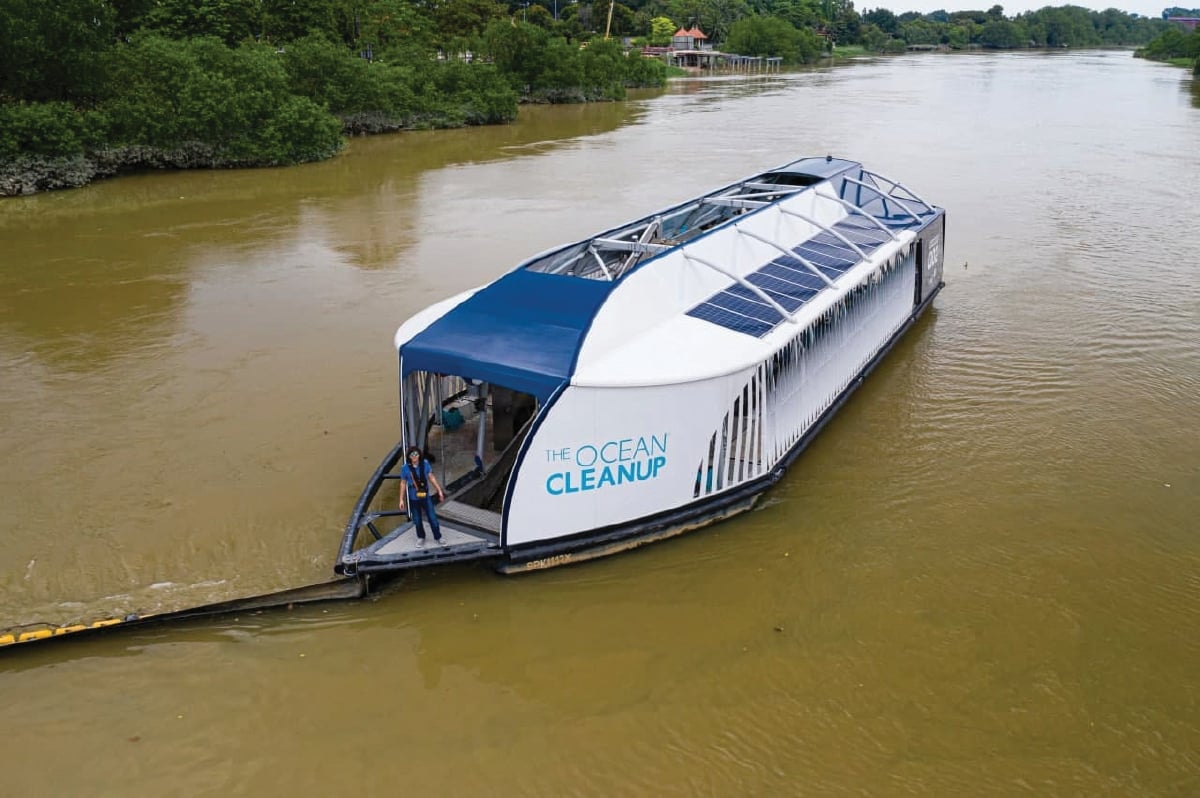 JENTERA Interceptor 002 yang digunakan untuk membersihkan Sungai Klang. FOTO Ihsan The Ocean Cleanup 