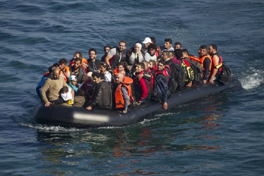 Setiap hari ribuan pelarian dari Timur Tengah terutama Syria bersesak dalam bot getah menyeberang laut ke Greece sebelum meneruskan perjalanan ke Eropah.