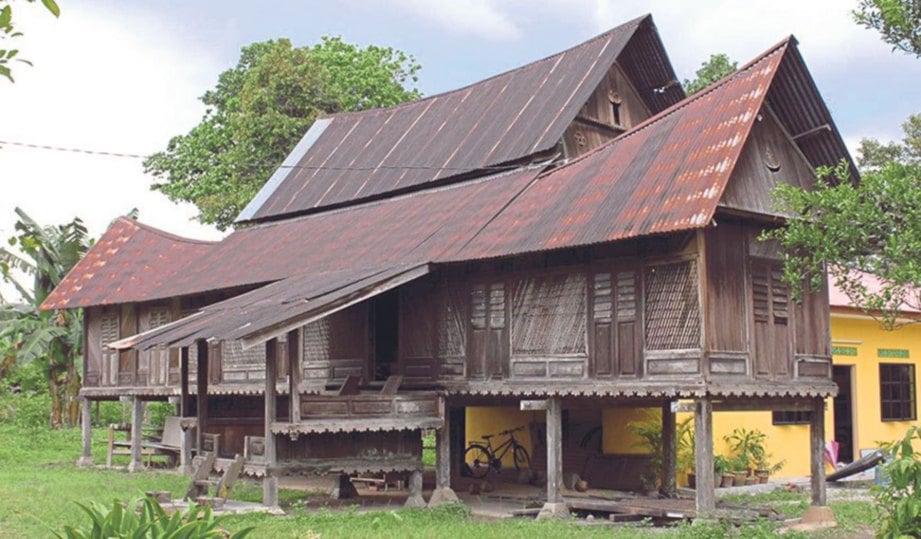 SECARA keseluruhannya, rumah tradisional Negeri Sembilan memaparkan seni kraf kayu yang menyeluruh.