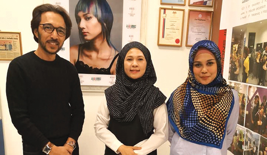 PERTEMUAN dengan dua pakar industri dandanan rambut untuk projek bersama MARA 2018.
