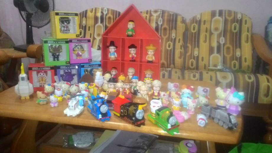 ANTARA koleksi mainan mini yang dikumpulnya. 