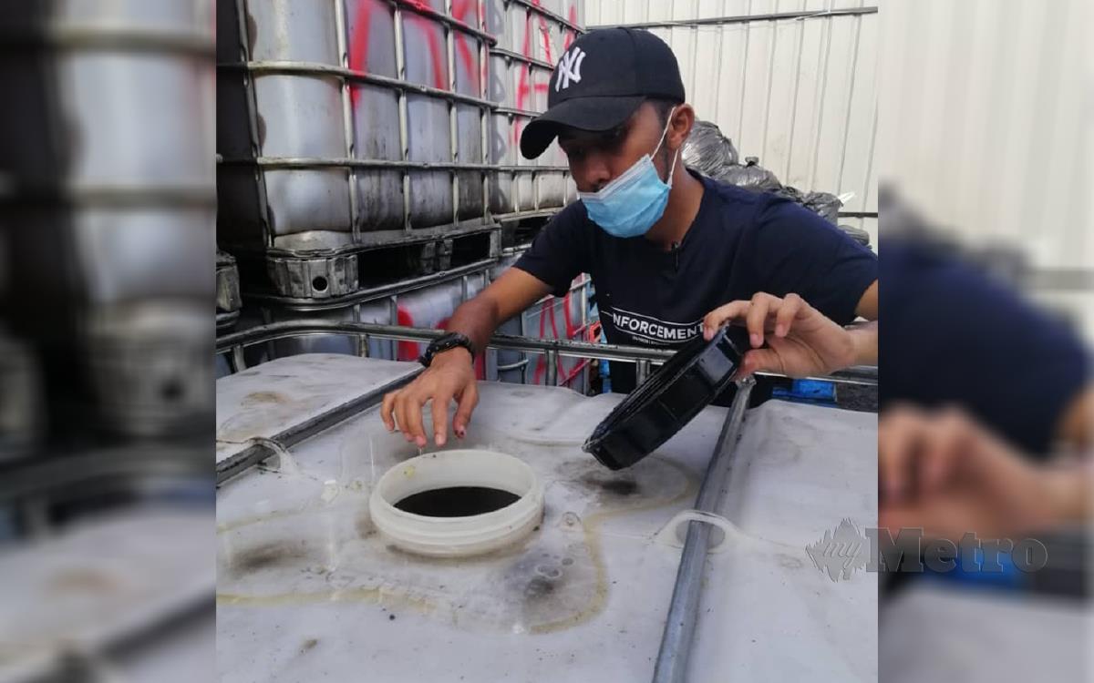 KPDNHEP Selangor merampas minyak masak bersubsidi yang diseleweng serta barangan lain seperti kenderaan dan peralatan pemindahan minyak masak dalam Ops Goreng bernilai RM 240,470 di sebuah premis di Telok Panglima Garang. FOTO IHSAN KPDNHEP