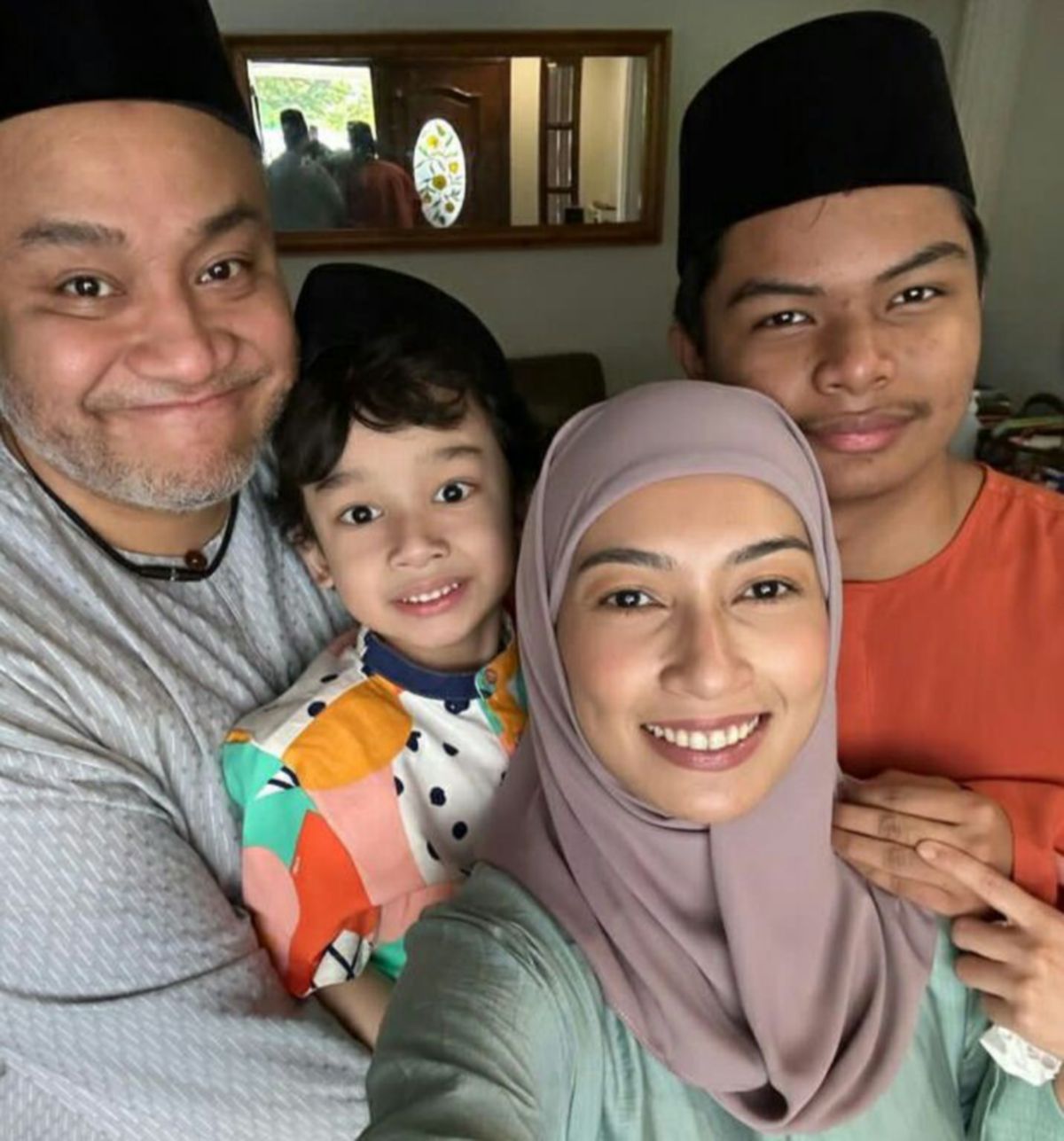 MISHA bersama suami dan dua anak lelakinya. FOTO Instagram Misha Omar