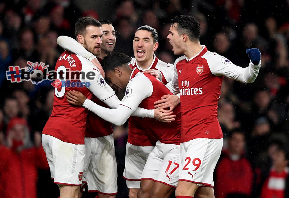 AARON Ramsey, Mkhitaryan dan rakan meraikan kejayaan Arsenal meledakkan gol pertama pasukan. Foto AFP