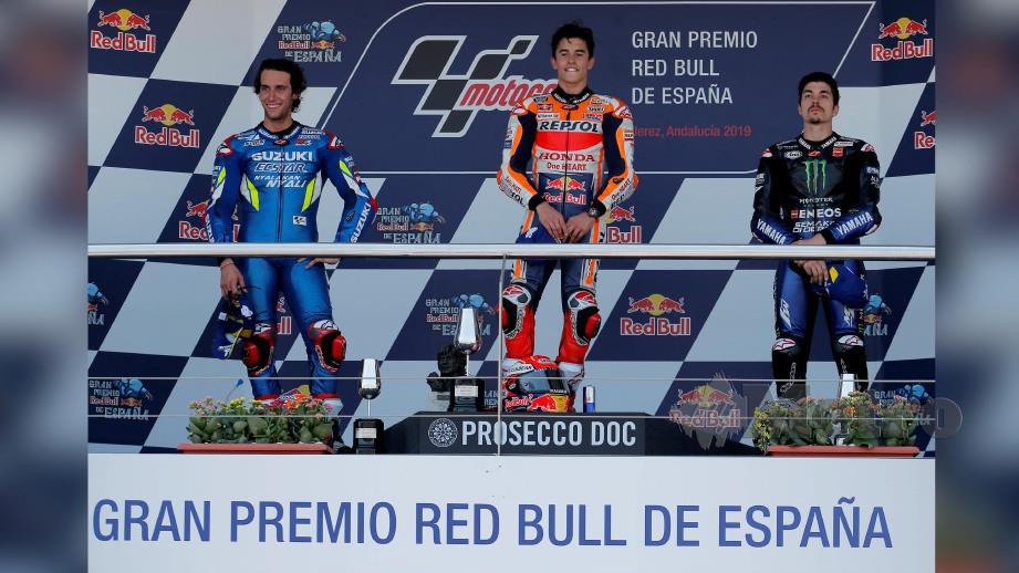 Marquez (tengah) bersama Rins (kiri) dan Vinales (kanan) di atas podium pemenang. FOTO REUTERS