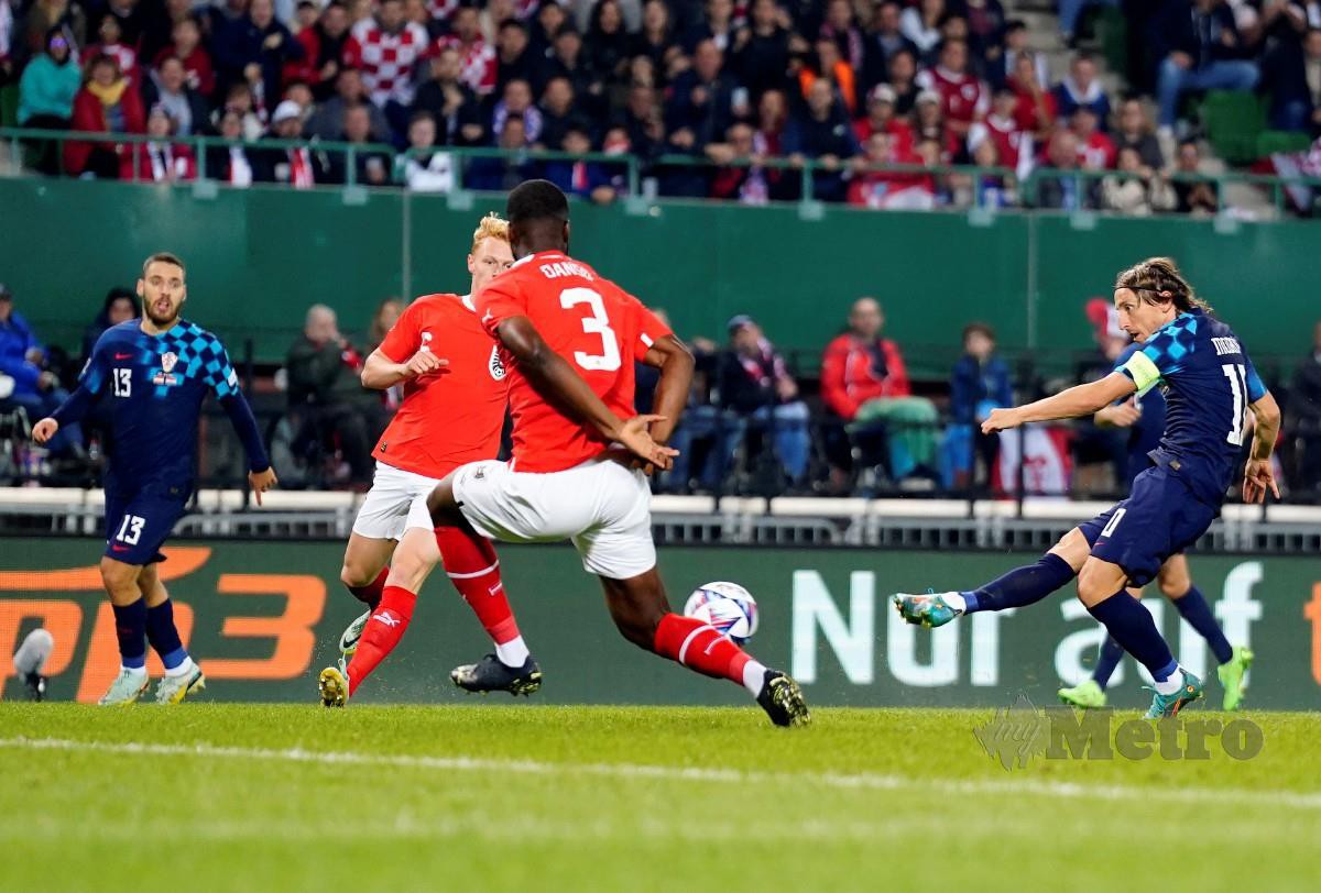 MODRIC (kanan) menjaringkan gol untuk Croatia. FOTO AP