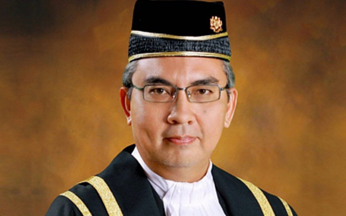  Datuk Mohd Nazlan Mohd Ghazali.