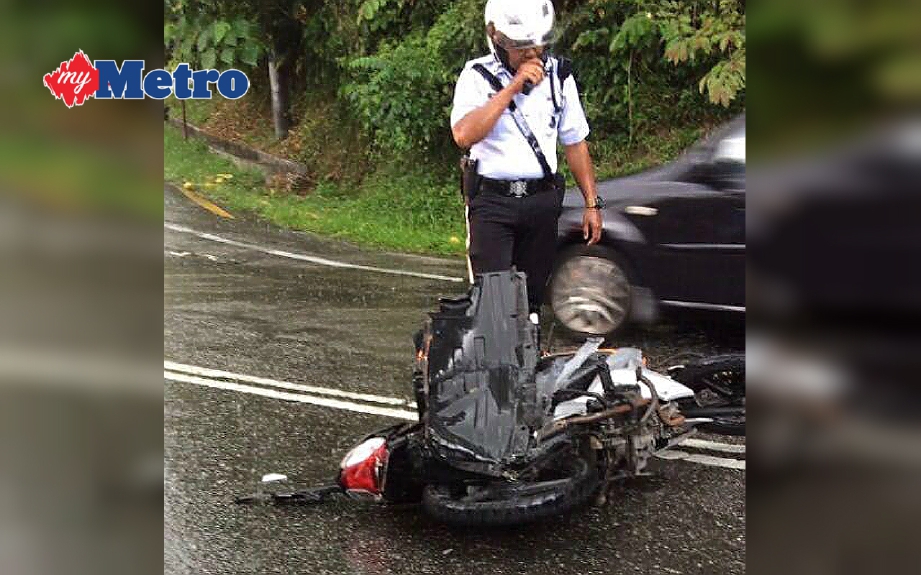 Keadaan motosikal mangsa selepas kemalangan. FOTO Ihsan Polis 