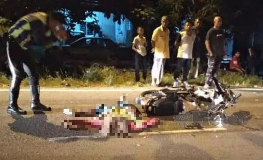 DUA mangsa termasuk pelajar maut manakala dua lagi parah dalam kemalangan membabitkan tiga motosikal di KM 6, Jalan Pasir Puteh-Telosan, Pasir Puteh, malam tadi. FOTO ihsan pembaca.