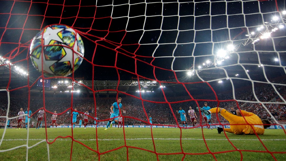 SPURS mensia-siakan pendahuluan dua gol menentang Olympiakos September lalu. — FOTO Getty Images