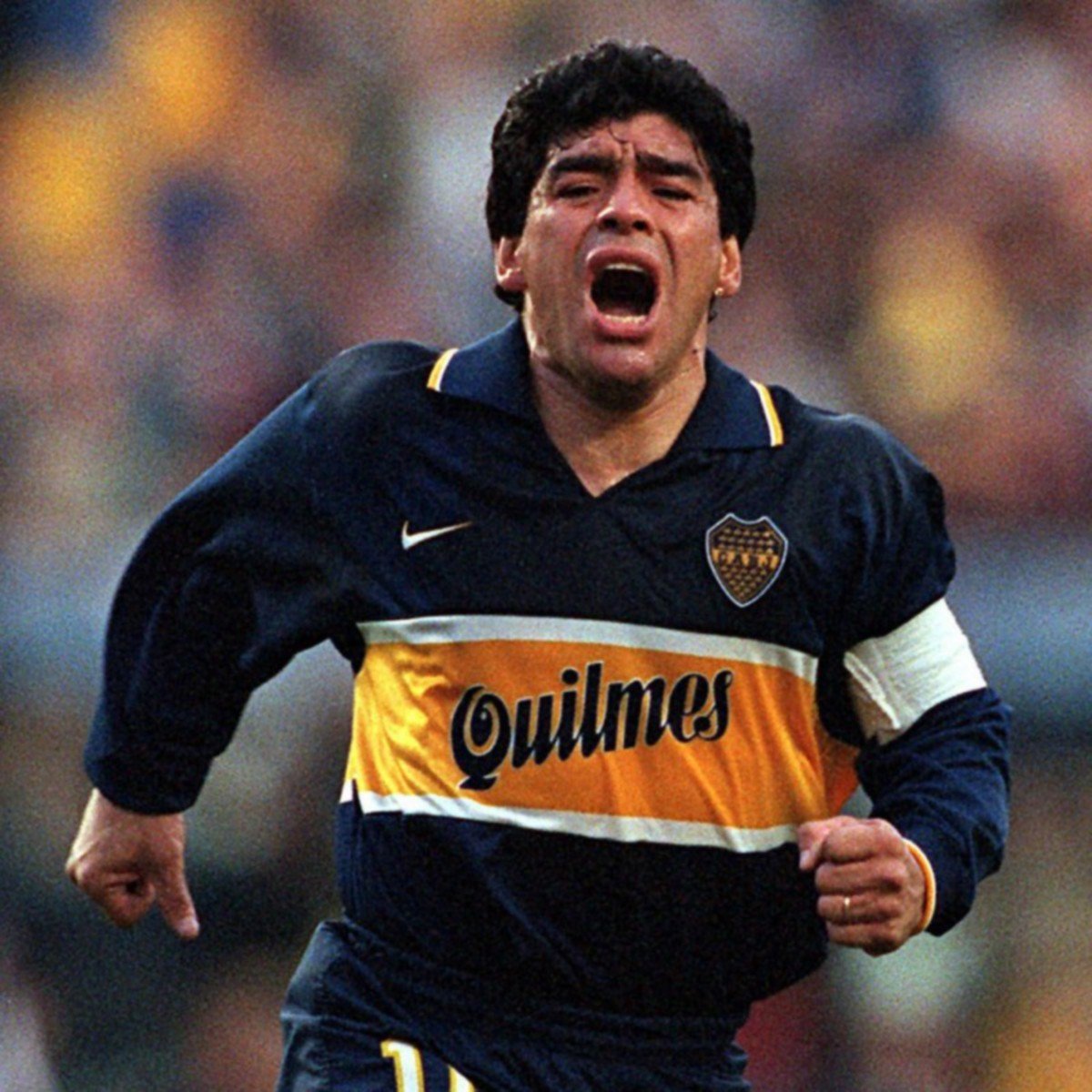 Diego Maradona ketika beraksi di Boca Juniors. FOTO Agensi