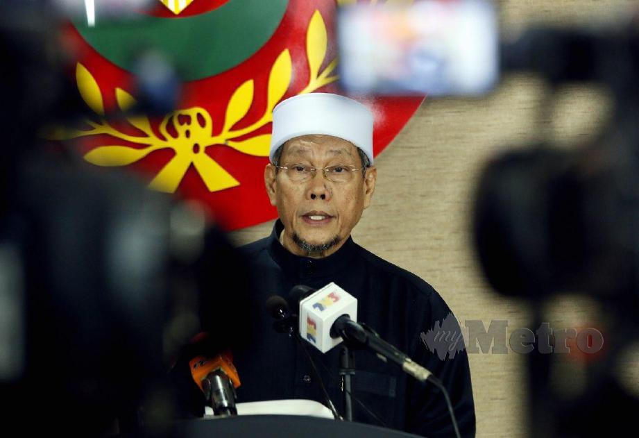 SYEIKH Fadzil ketika mengadakan sidang media di Wisma Darul Aman mengenai SOP solat Jumaat dan solat berjemaah di Kedah. FOTO Amran Hamid