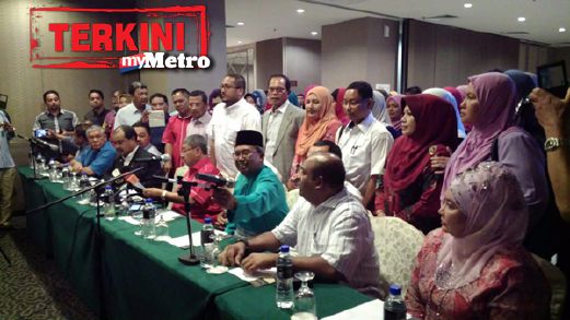 Sidang media mengenai pemimpin UMNO Kedah hilang kepercayaan terhadap Mukhriz hari ini.