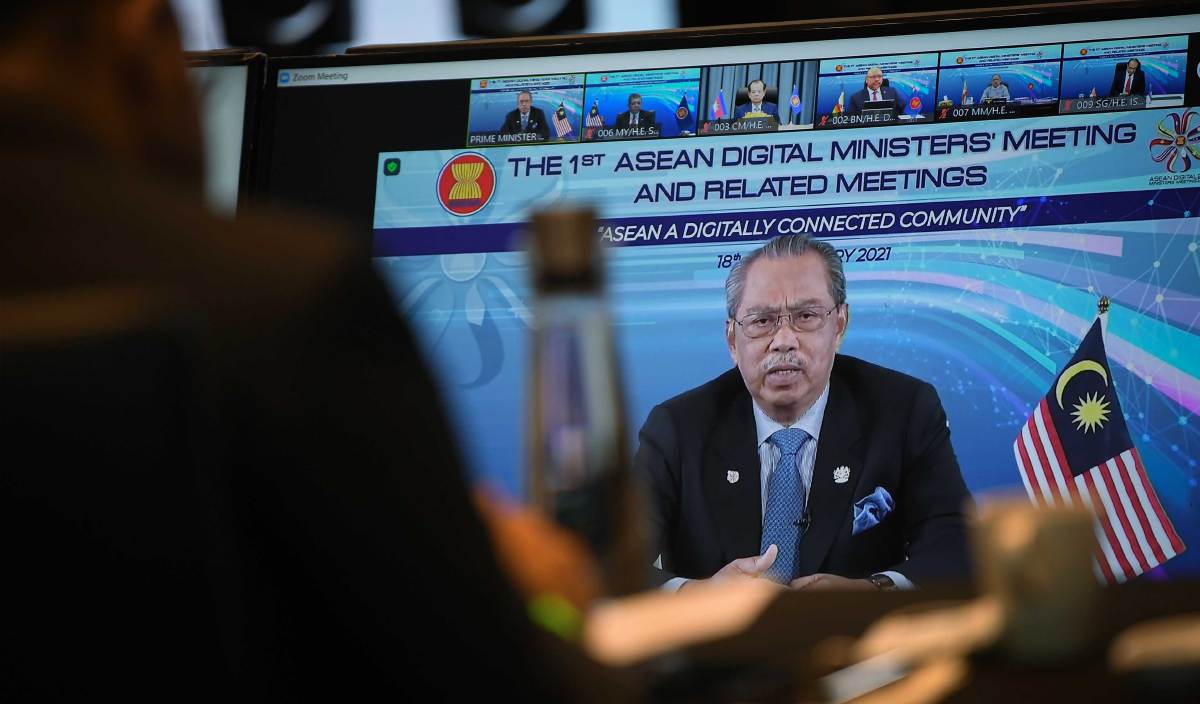MUHYIDDIN memberi ucaptama secara maya dalam Majlis Pembukaaan Mesyuarat Menteri-Menteri Digital ASEAN Yang Pertama (ADGMIN1) dan Mesyuarat-Mesyuarat Berkaitan di sebuah hotel hari ini. FOTO BERNAMA