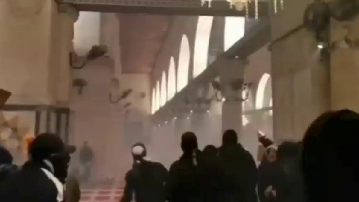 SERANNGAN bermula di dalam kawasan Masjid Al-Aqsa. FOTO Ihsan Telegram Nadir Al-Nuri