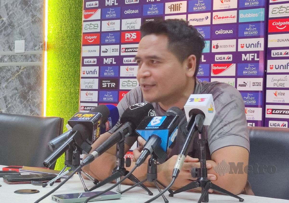 NAFUZI Zain mahu pemain terus berusaha memburu tangga ketiga Liga Super selepas tewas kepada Selangor FC semalam. -FOTO Izzali Ismail 