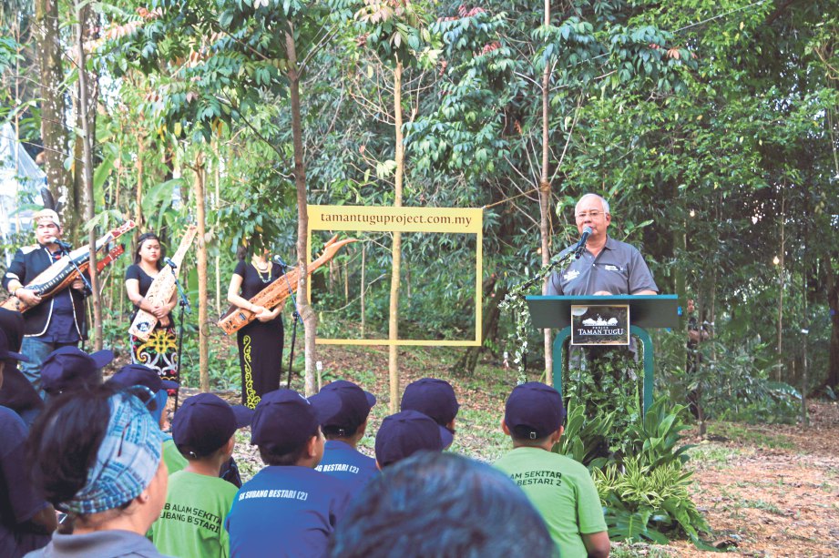 NAJIB berucap ketika merasmikan Projek Taman Tugu.