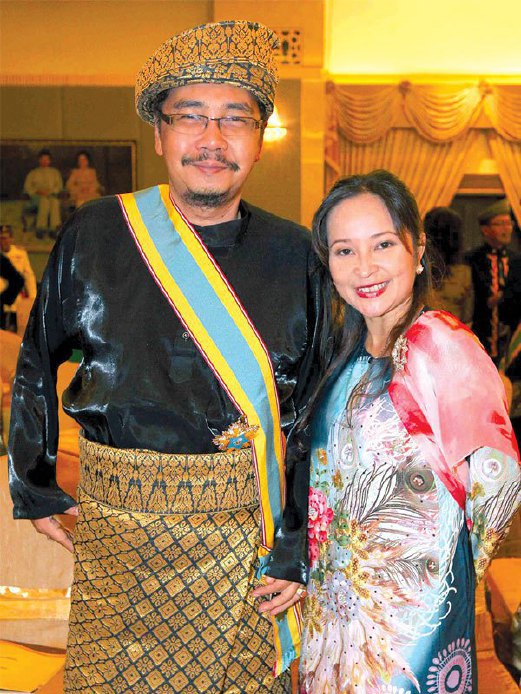 KETIKA dianugerahkan gelaran Datuk sempena Hari Keputeraan Sultan Kedah.