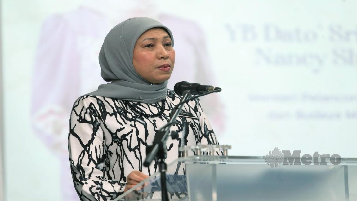 Menteri kebudayaan pertama malaysia