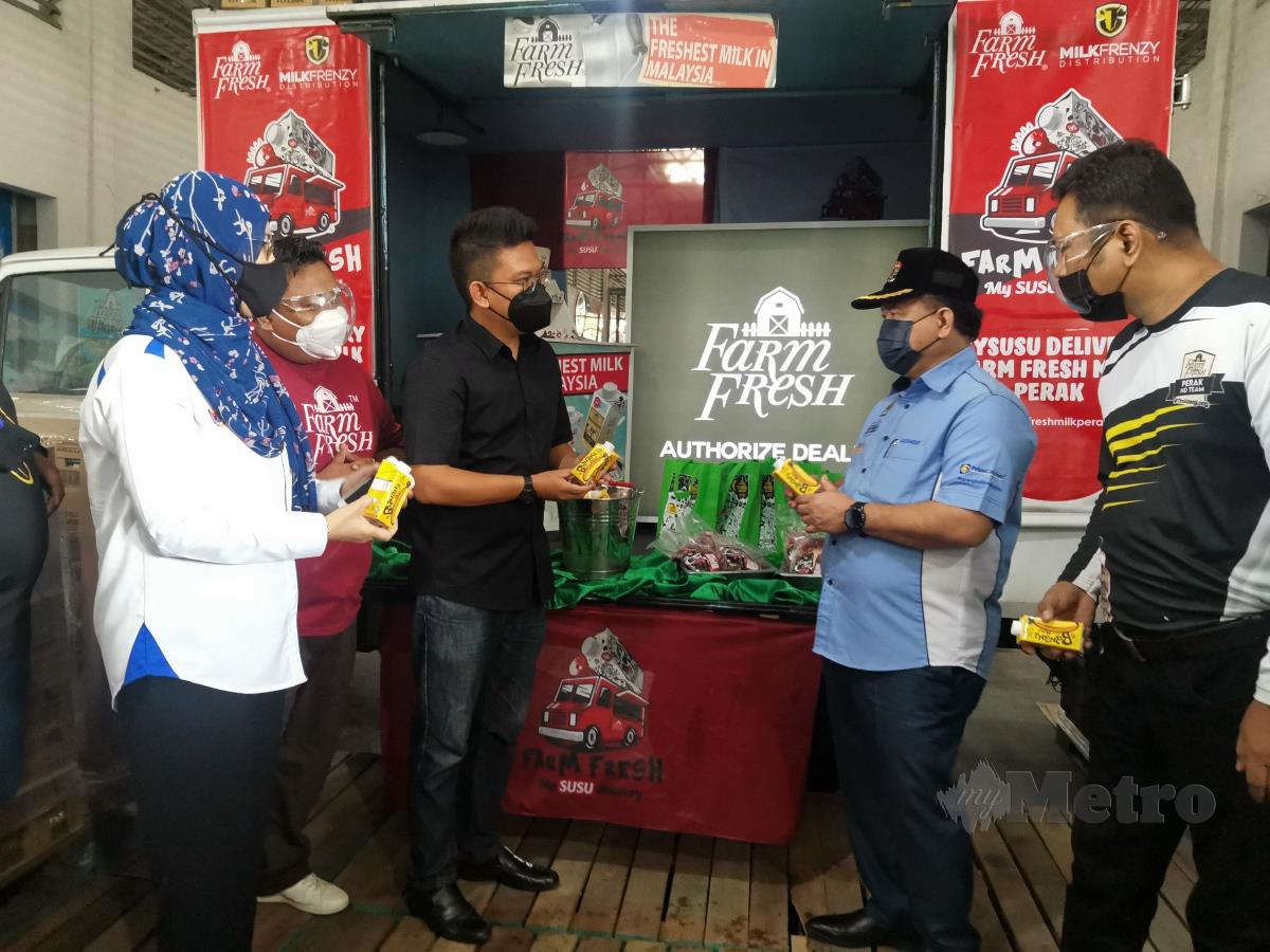 Alexander Nanta melawat Pusat Pengumpulan dan Pengagihan Makanan Food Bank Malaysia Zon Utara di Pusat Tranformasi Luar Bandar (RTC) Gopeng. FOTO BALQIS JAZIMAH ZAHARI