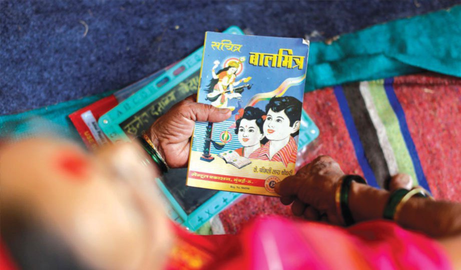 ANTARA buku yang digunakan untuk latihan membaca di Aajibaichi Shala.