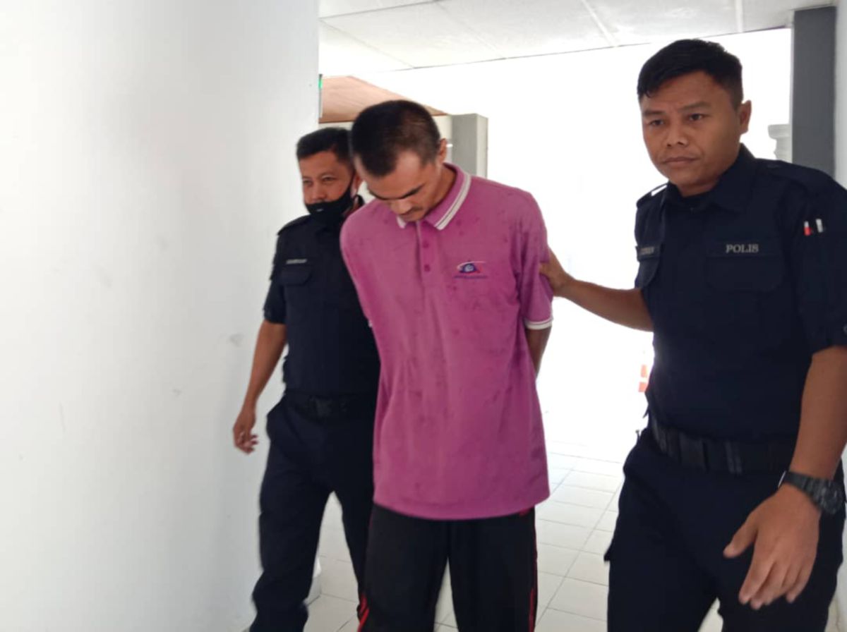 MOHD Kasyful Azim Harun, 41, dipenjara tiga bulan di Mahkamah Majistret Kuala Terengganu kerana mencuri duit tabung surau. FOTO: Zatul Iffah Zolkiply.