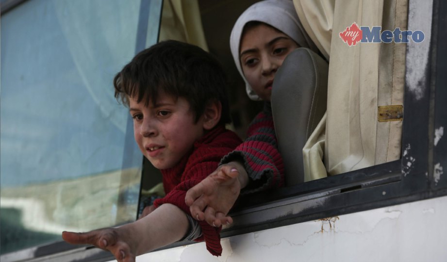 KANAK-KANAK Syria dipindahkan dari Timur Ghouta  ke kampung Qalaat al-Madiq. FOTO AFP
