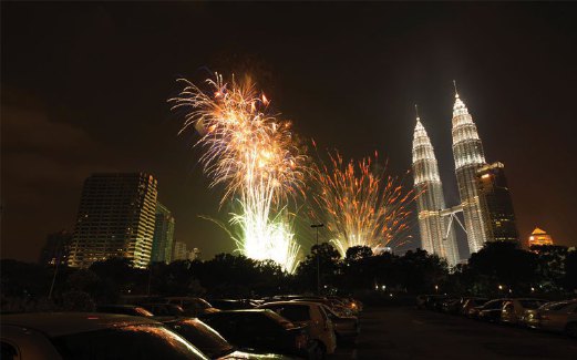 SUASANA mempesona sambutan ambang tahun baru di Kuala Lumpur. 