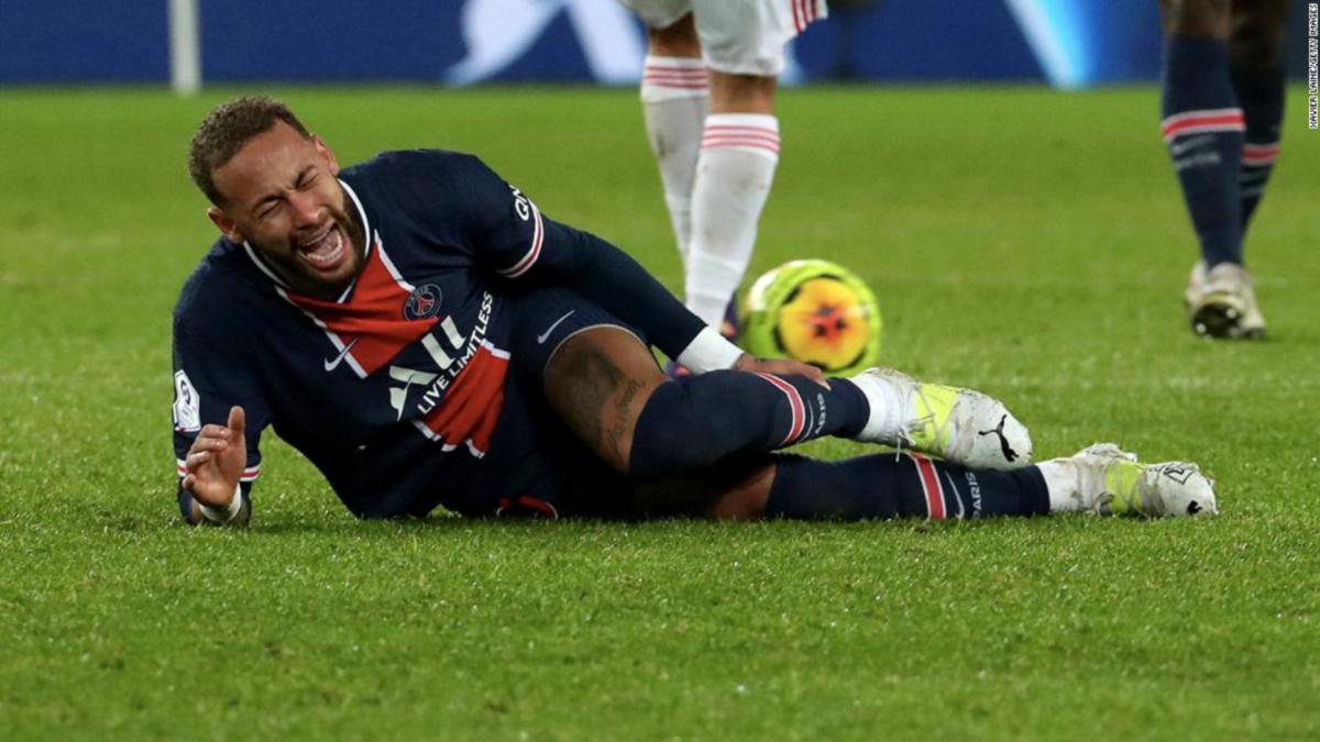 Neymar mengalami kecederaan ketika aksi Ligue 1. FOTO Agensi