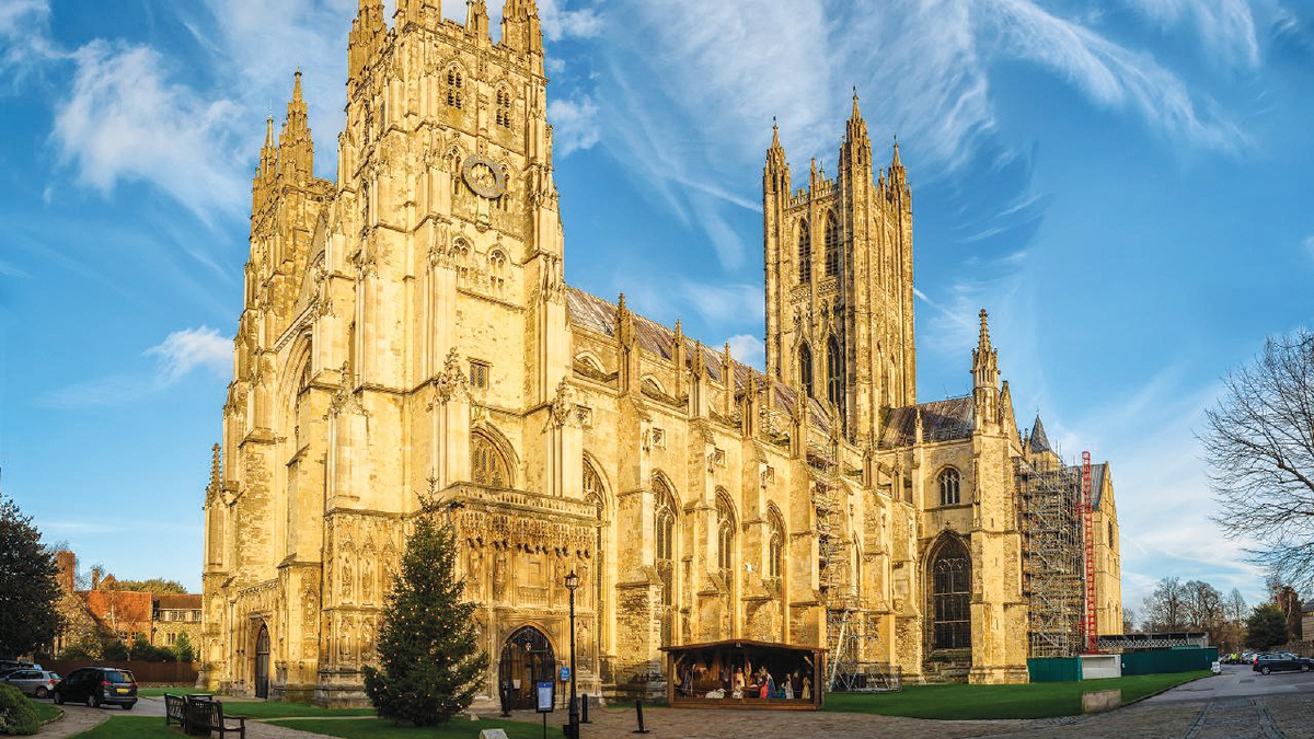 MASYHUR iaitu bangunan katedral tertua di England, Katerdral Canterbury yang hanya sempat dirakam dari luar.